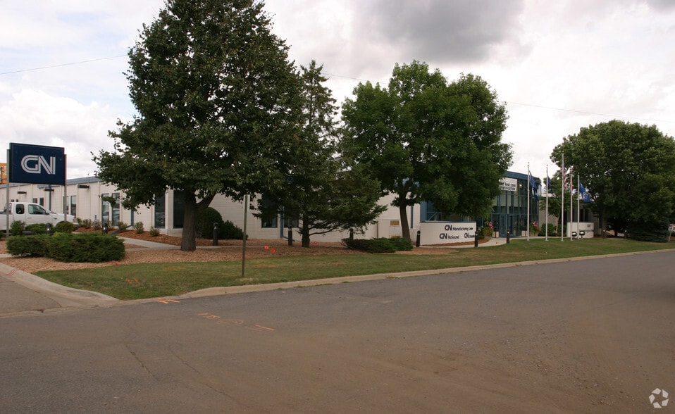 8001 E Bloomington Fwy, Bloomington, MN for lease - Building Photo - Image 2 of 5