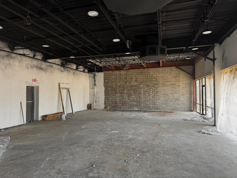 6707 Canal St, Houston, TX for lease - Building Photo - Image 3 of 5
