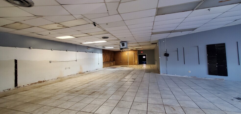 61 Amity Rd, New Haven, CT for lease - Building Photo - Image 3 of 17