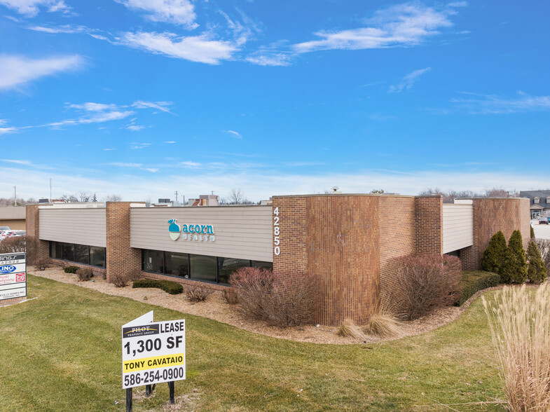 42850 Garfield Rd, Clinton Township, MI for lease - Building Photo - Image 1 of 6