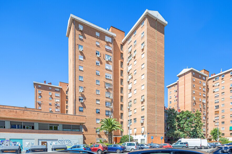 Avenida Entrevías, 66, Madrid, Madrid for sale - Primary Photo - Image 1 of 1