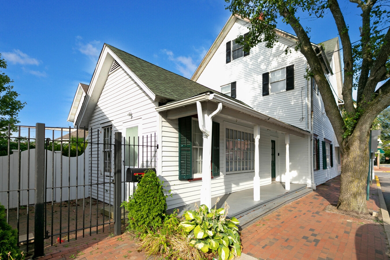 172 Park Ave, Amityville, NY 11701