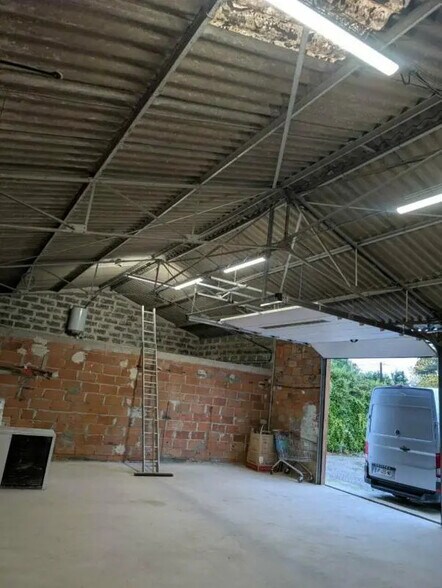 Industrial in Tresses for lease - Building Photo - Image 3 of 5