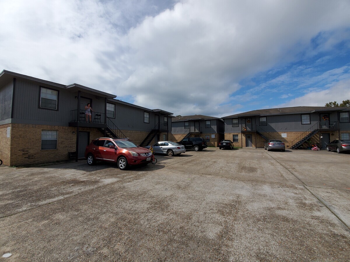 750 S 3rd St, Silsbee, TX 77656