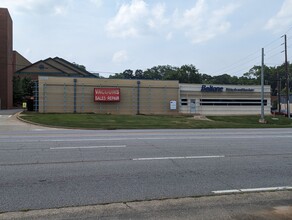 2000 W Broad St, Athens, GA for lease Building Photo- Image 2 of 6