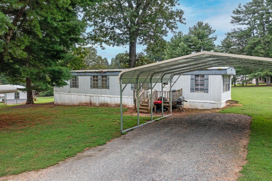 7424 Olin Rd, Pfafftown, NC for sale - Primary Photo - Image 1 of 1