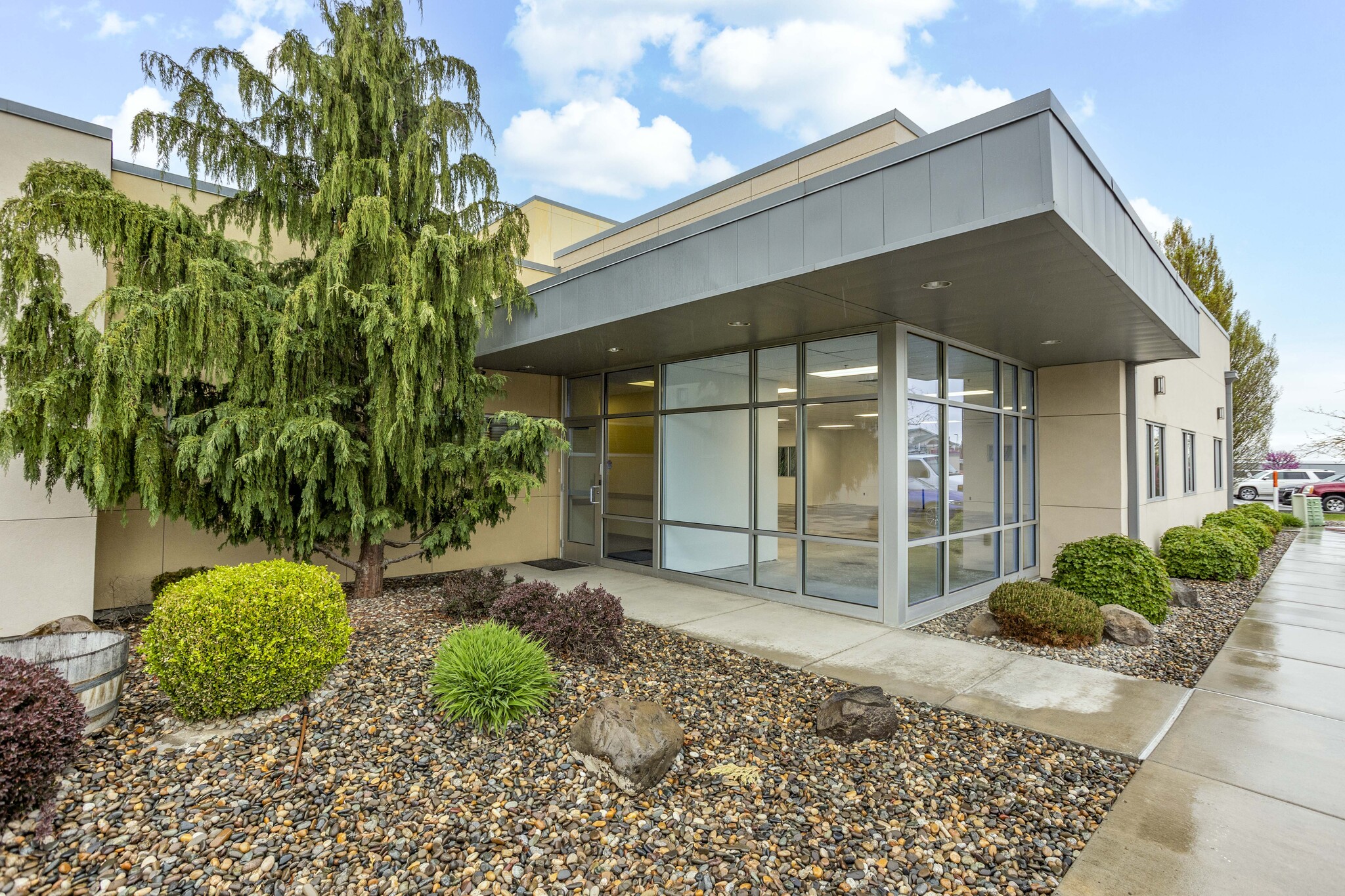 6802 W Rio Grande Ave, Kennewick, WA for lease Building Photo- Image 1 of 18