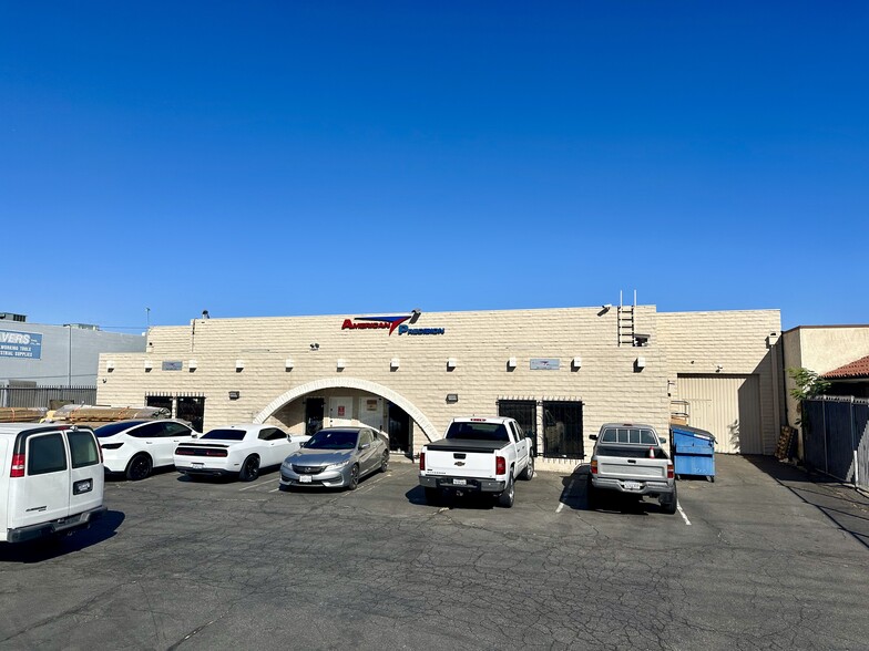 20611 Plummer St, Chatsworth, CA for lease - Building Photo - Image 1 of 4