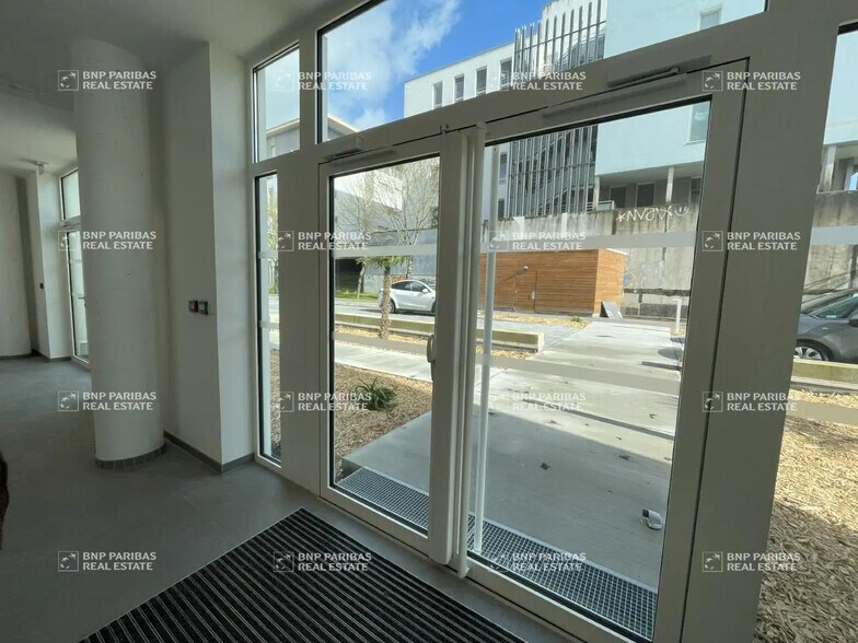 Office in Nantes for lease - Interior Photo - Image 3 of 16