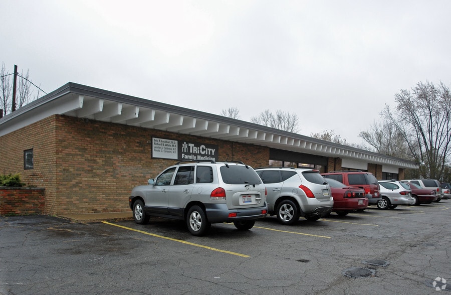 101 Cooper Foster Park Rd, Amherst, OH for lease - Building Photo - Image 2 of 5