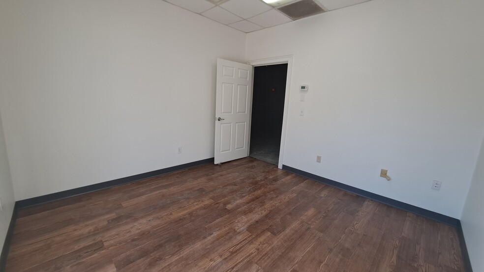 7540 103rd St, Jacksonville, FL for lease - Interior Photo - Image 2 of 14