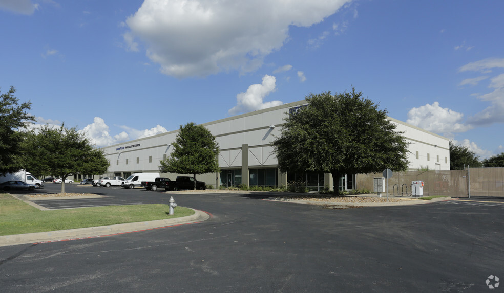 8291 Springdale Rd, Austin, TX for lease - Building Photo - Image 1 of 1