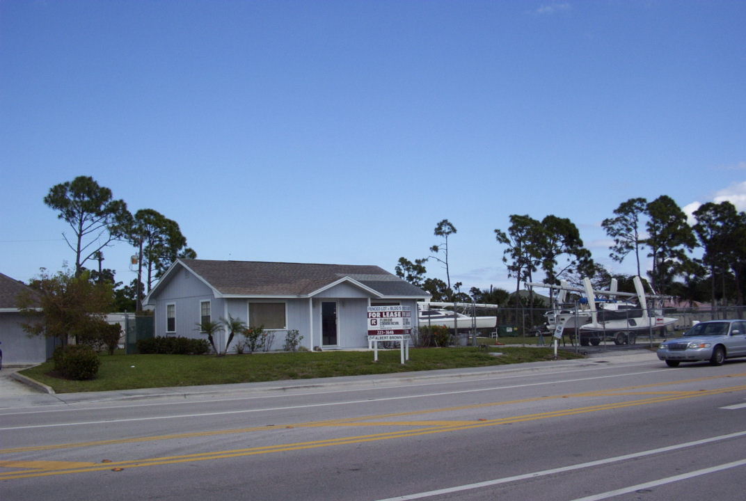 3705-3711 SE Dixie Hwy, Stuart, FL for sale Primary Photo- Image 1 of 1