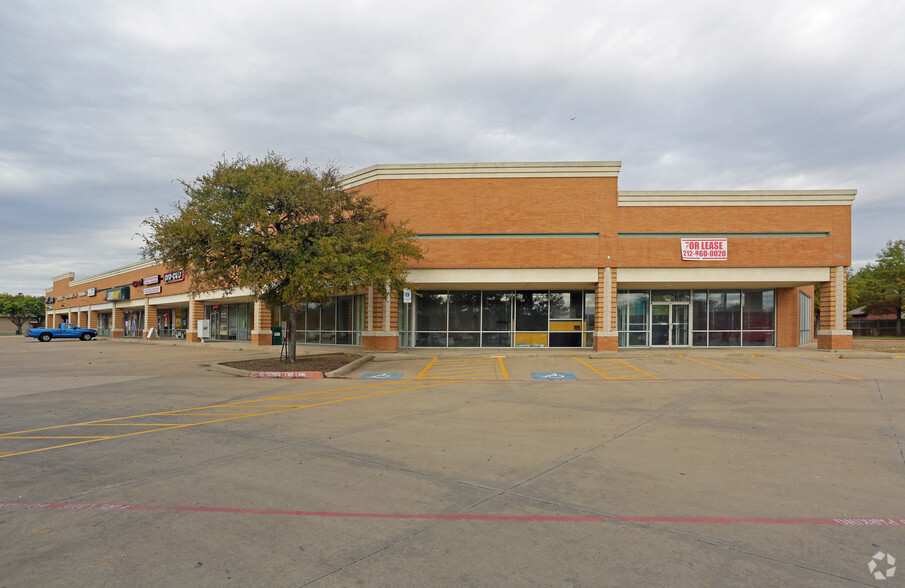 2425-2435 SE Green Oaks Blvd, Arlington, TX for lease - Building Photo - Image 2 of 7