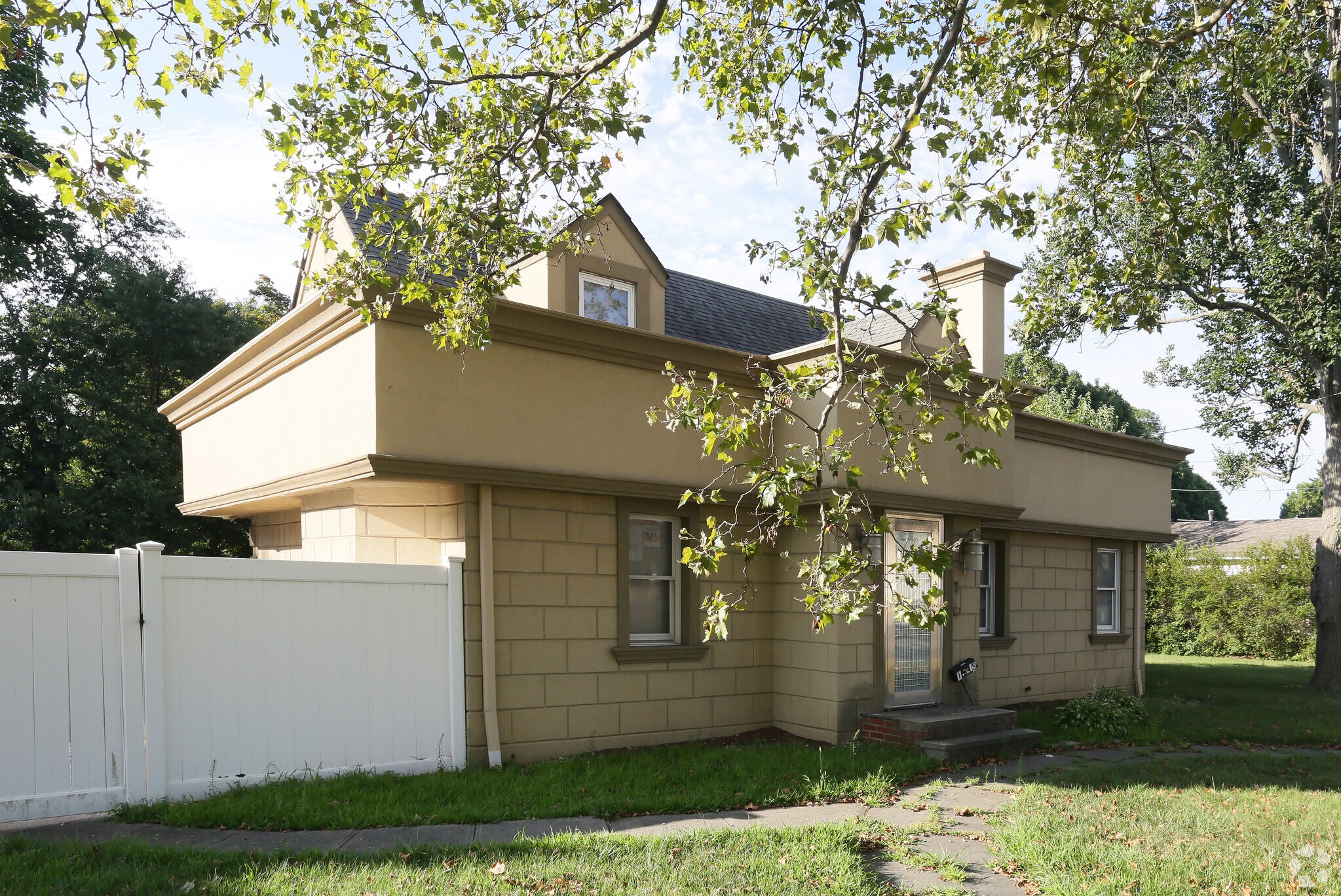 125 Woodbury Rd, Hicksville, NY for sale Primary Photo- Image 1 of 1