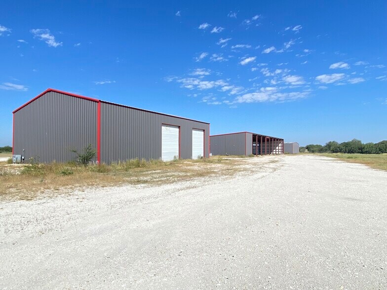 3248 N. Hwy 37 Frontage Rd., Three Rivers, TX for lease - Building Photo - Image 3 of 9