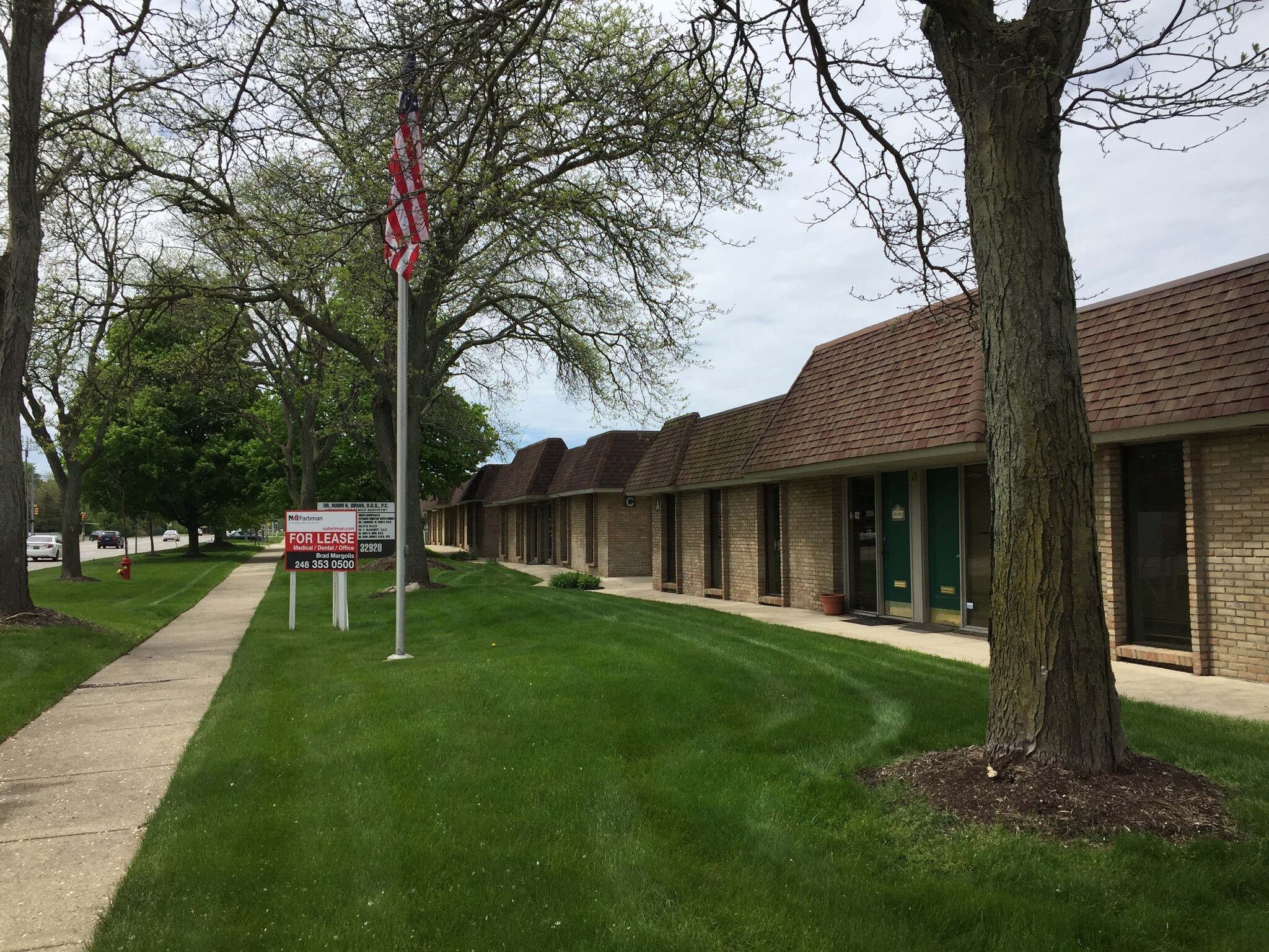 32910 W 13 Mile Rd, Farmington Hills, MI for sale Primary Photo- Image 1 of 27