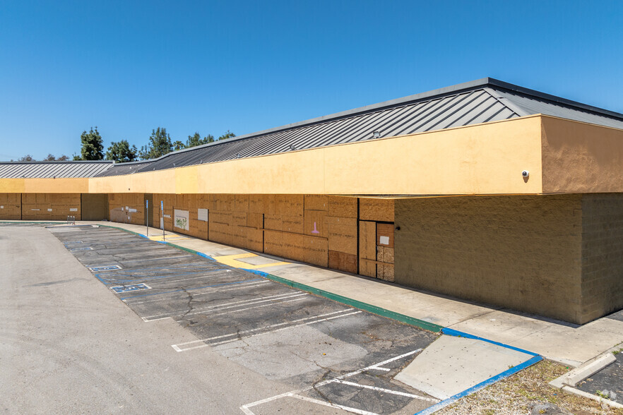 10125 Hole Ave, Riverside, CA for lease - Building Photo - Image 2 of 7