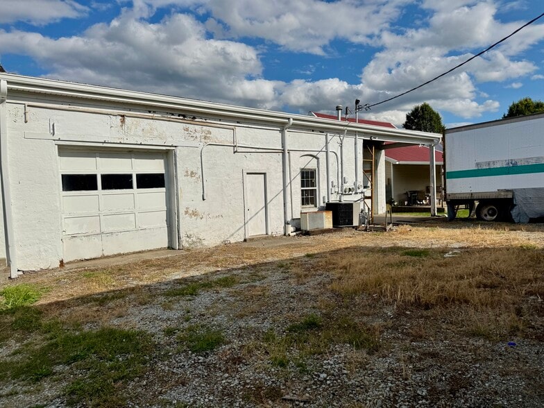 305 Main St, Shirley, IN for sale - Building Photo - Image 2 of 18