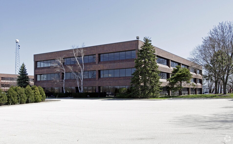 4300 W Brown Deer Rd, Milwaukee, WI for sale - Primary Photo - Image 1 of 1
