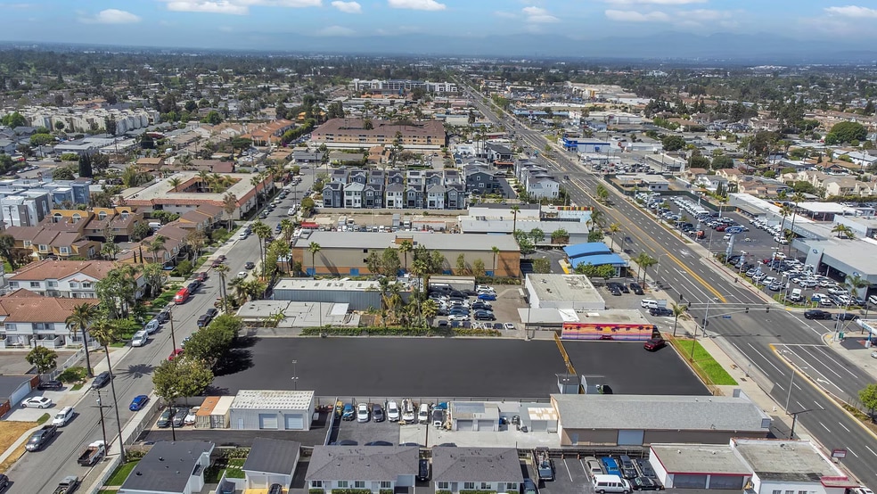 2045 Harbor Blvd, Costa Mesa, CA for lease - Building Photo - Image 2 of 13