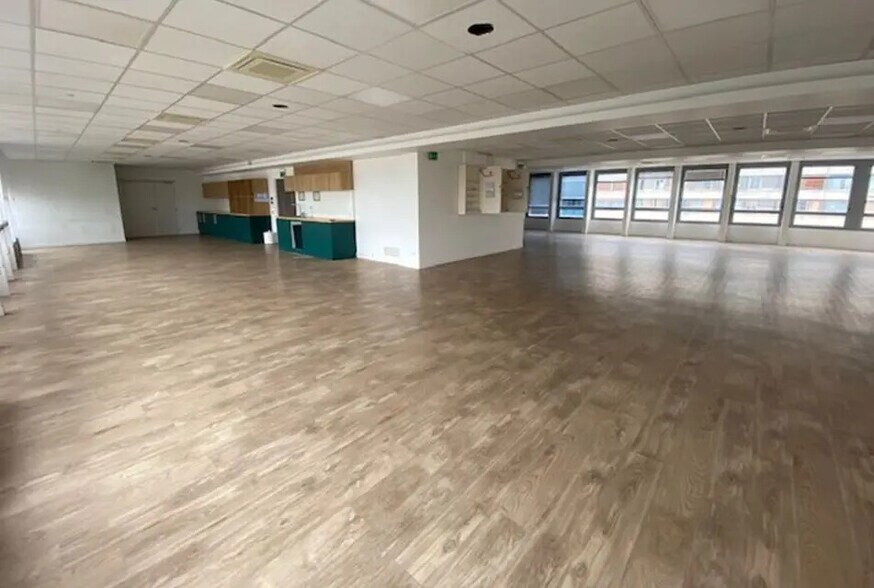 Office in Boulogne-Billancourt for lease - Building Photo - Image 3 of 9