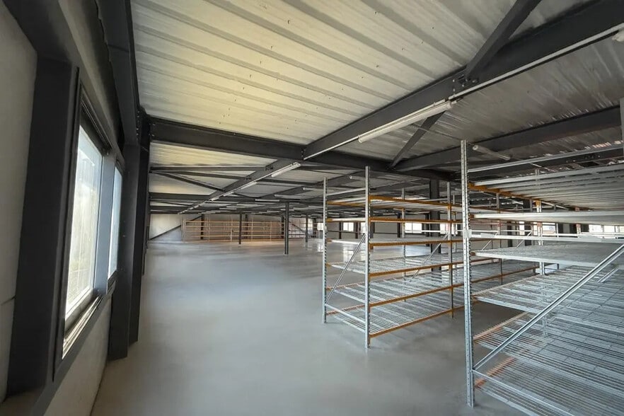 Industrial in La Garde for sale - Building Photo - Image 1 of 5