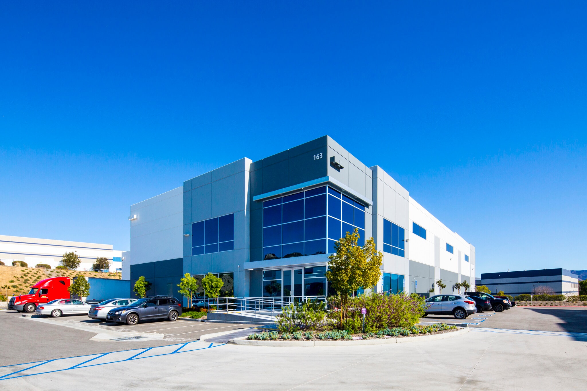 163 Cochran St, Simi Valley, CA for lease Building Photo- Image 1 of 6