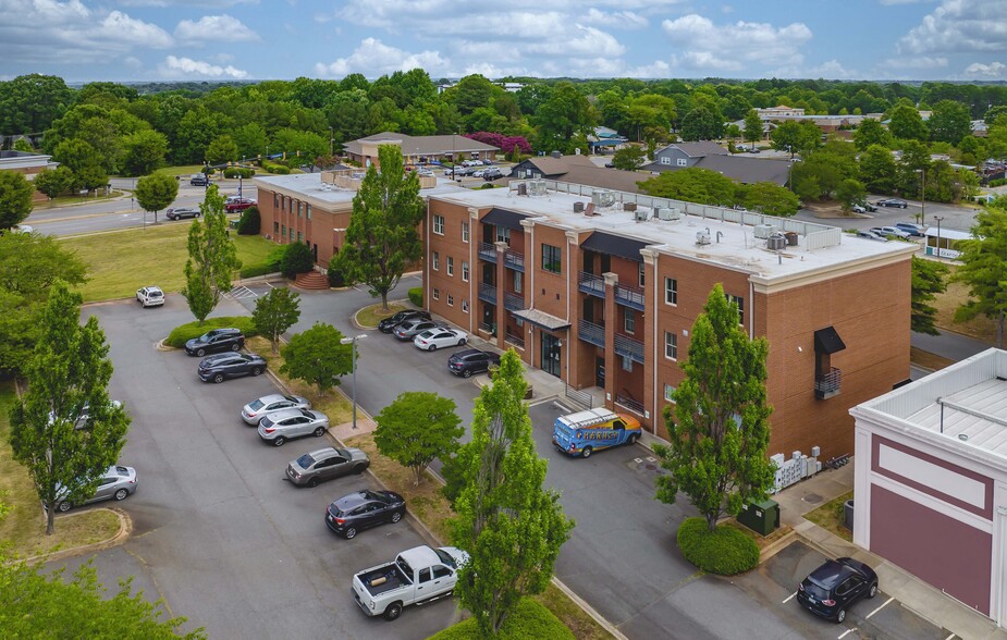 Office in Cornelius, NC for sale - Building Photo - Image 1 of 1