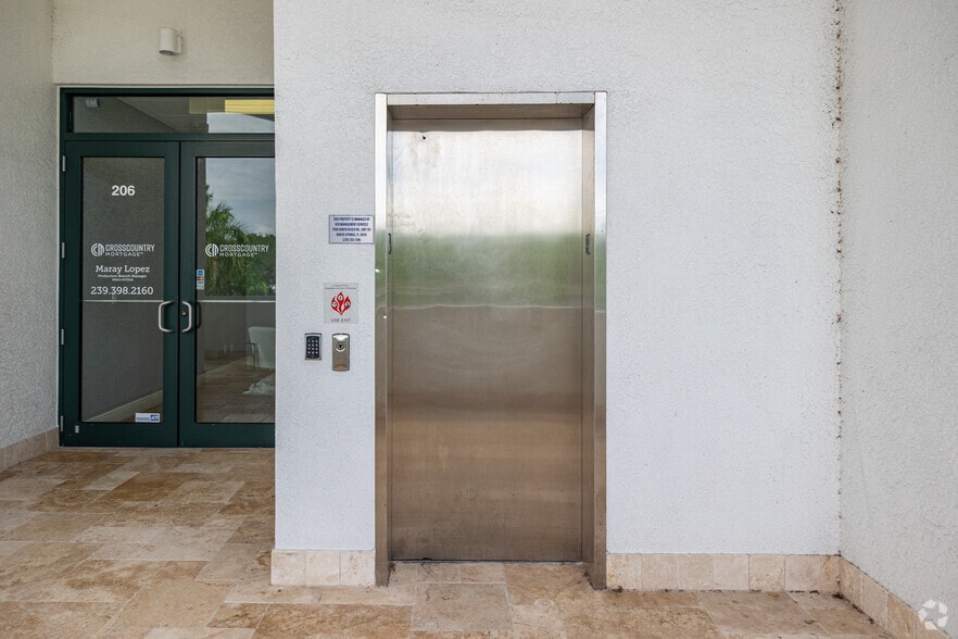 2800 Davis Blvd, Naples, FL for lease - Building Photo - Image 3 of 22