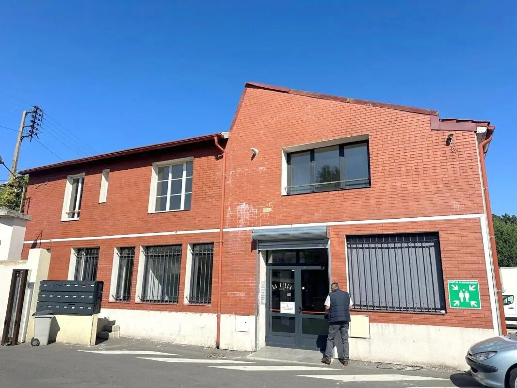 Flex in Argenteuil for lease Building Photo- Image 1 of 23