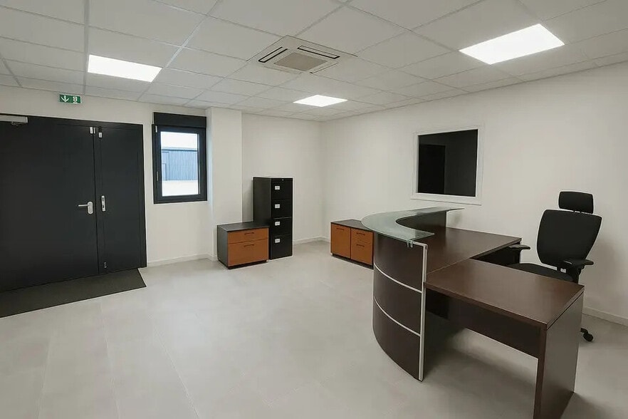 Flex in Vaulx-Milieu for sale - Interior Photo - Image 2 of 9