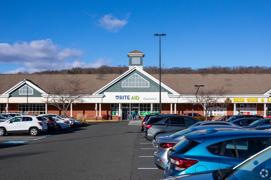 113115 Mill Plain Rd, Danbury, CT 06811 Danbury Green