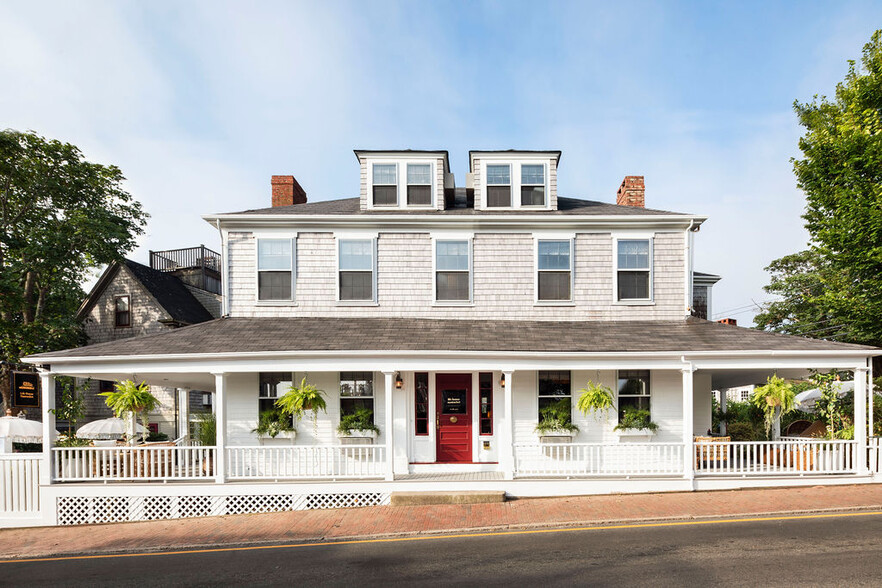 10 Cliff Rd, Nantucket, MA for sale - Primary Photo - Image 1 of 1