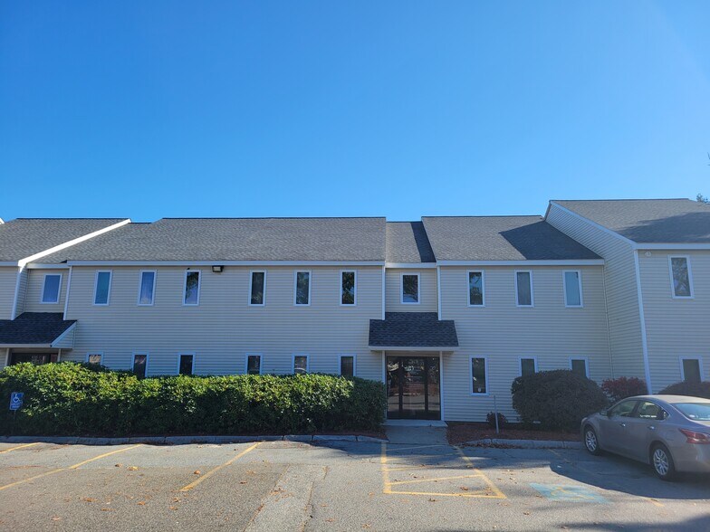 2 Courthouse Ln, Chelmsford, MA for lease - Building Photo - Image 1 of 9