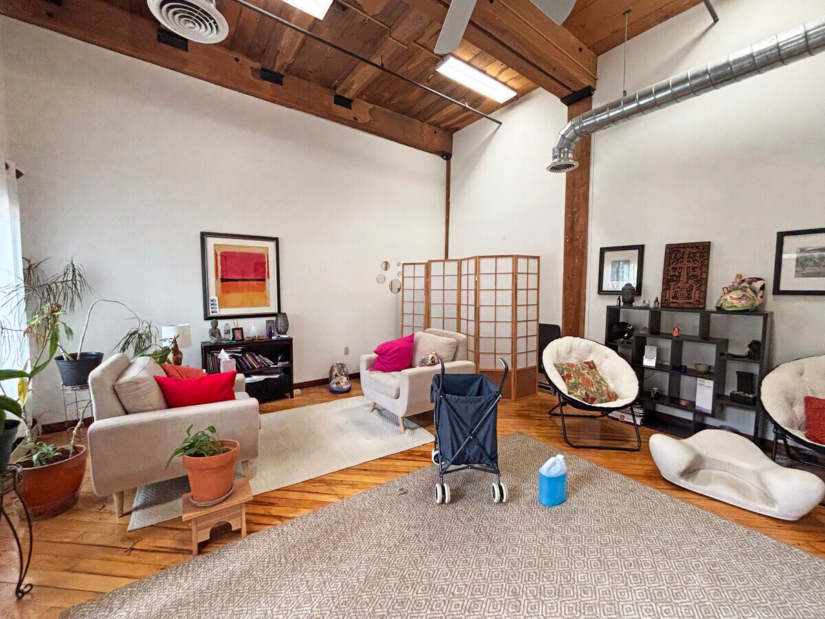 125 Main St, Newmarket, NH 03857 - Unit B - - Interior Photo - Image 1 of 1