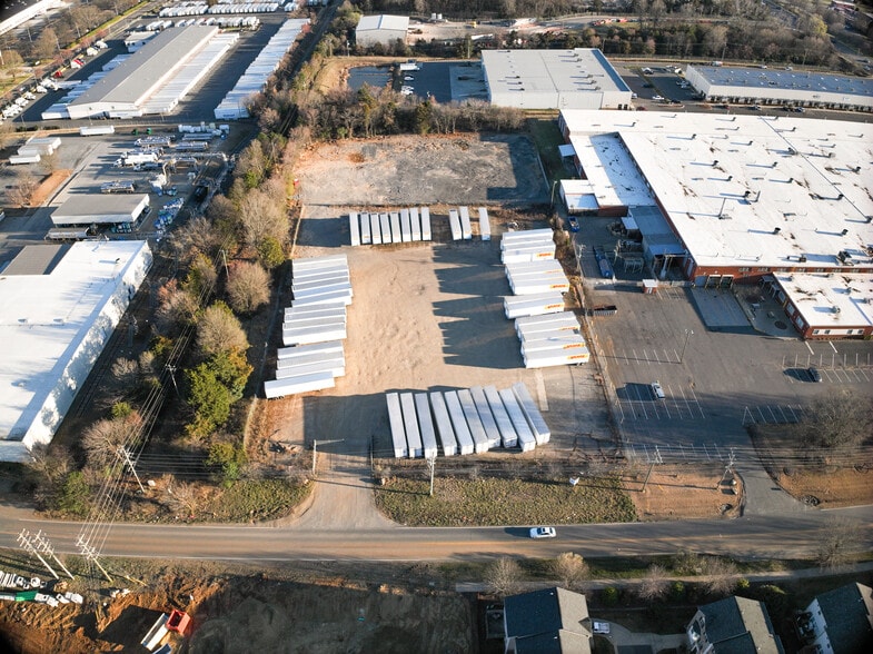 9305 Pioneer Ave, Charlotte, NC for lease - Building Photo - Image 3 of 3