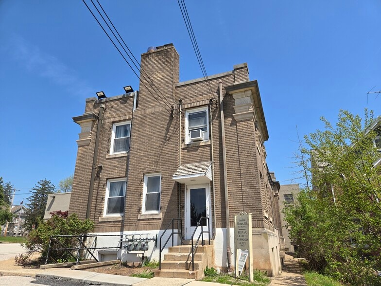 362-372 E Main St, Collegeville, PA for lease - Building Photo - Image 2 of 17