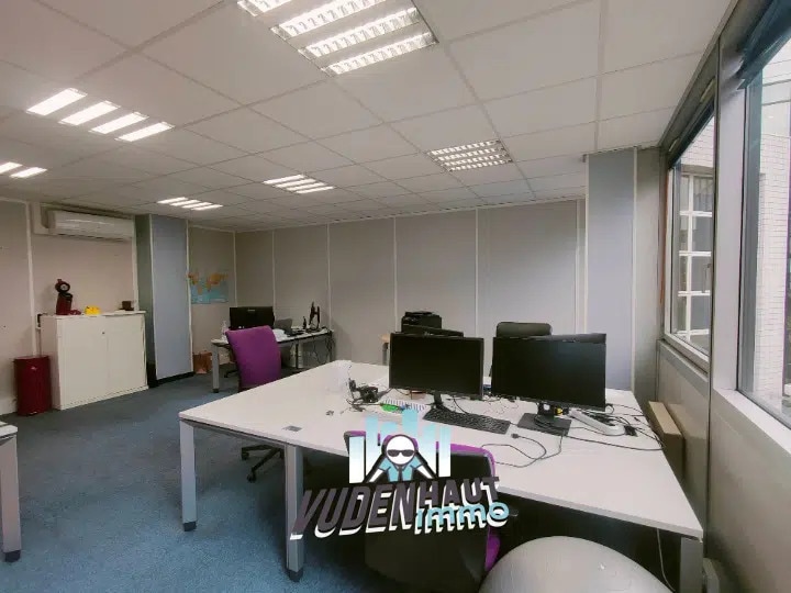 Vente Bureaux 130 m² - Photo 1