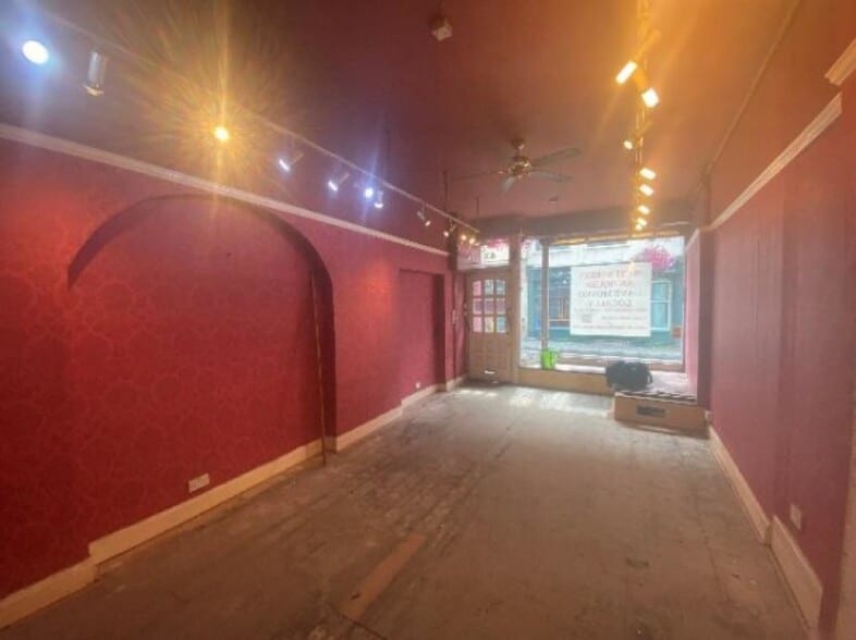 63 West St, Dorking for lease - Interior Photo - Image 3 of 3