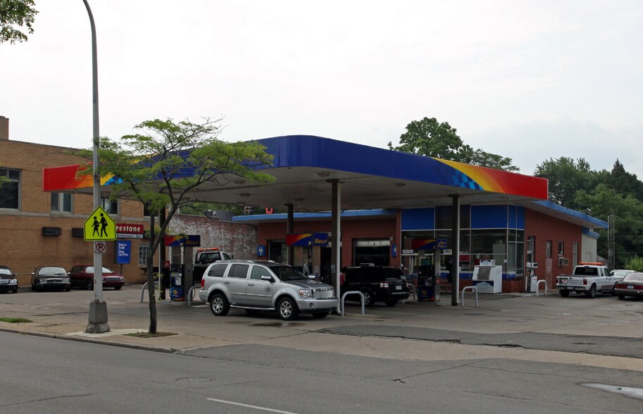 15302 E Jefferson Ave, Grosse Pointe Park, MI for sale - Building Photo - Image 1 of 1