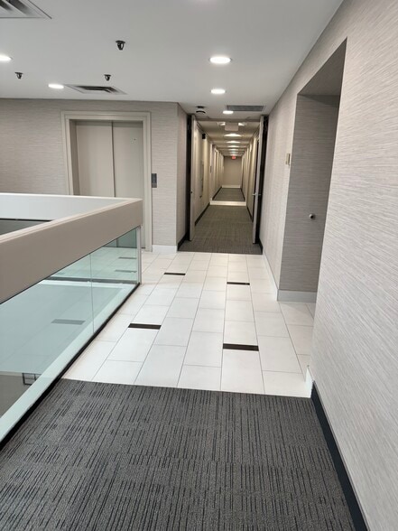 26206 W 12 Mile Rd, Southfield, MI for lease - Interior Photo - Image 3 of 12