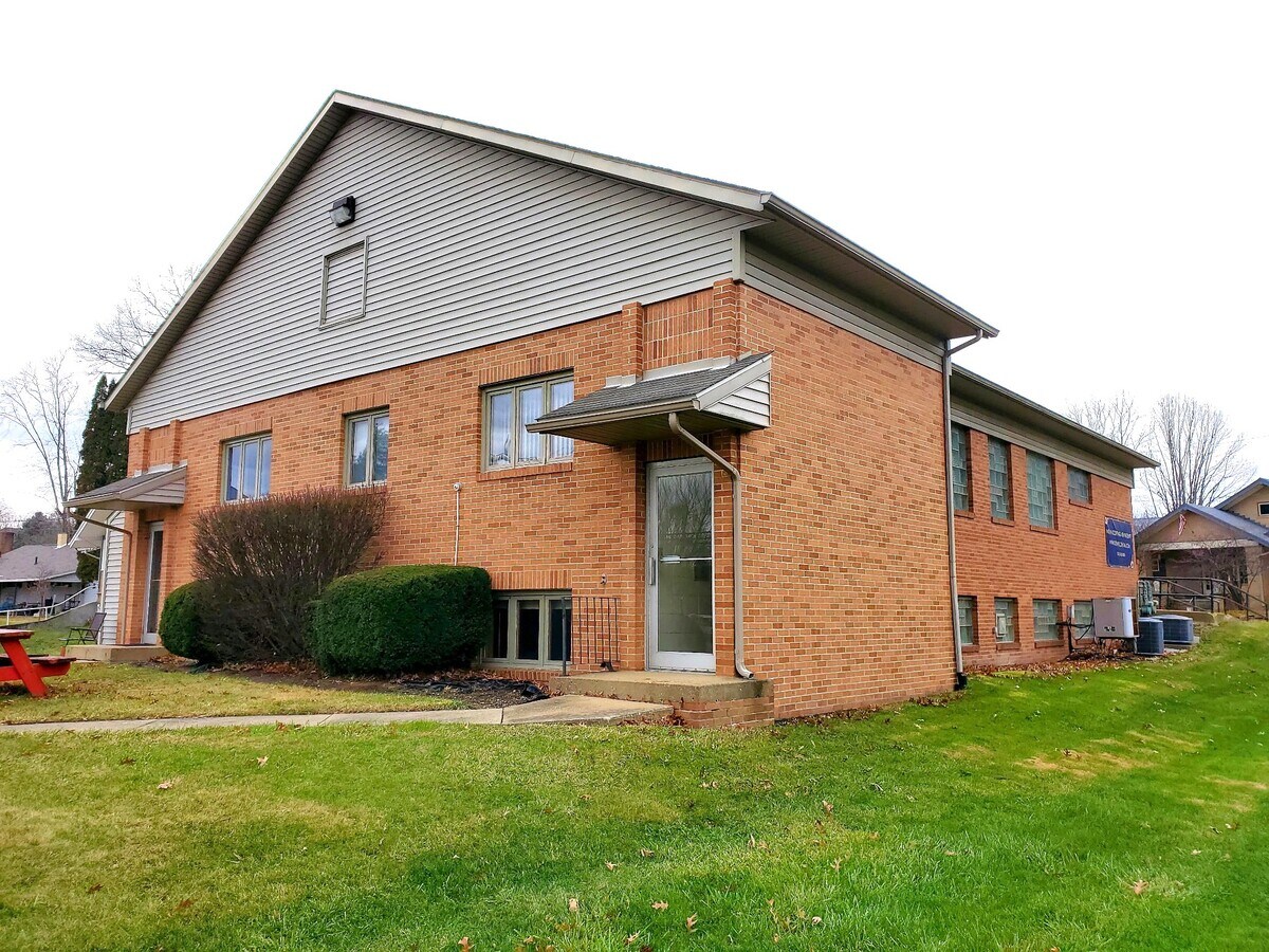 615 N Market St, Minerva, OH 44657