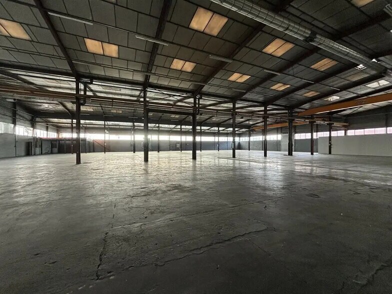 Office in Vaulx-en-Velin for lease - Interior Photo - Image 2 of 12