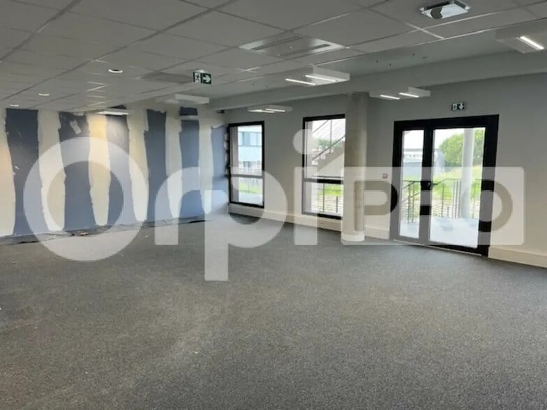 Office in Périgny for lease - Interior Photo - Image 3 of 3