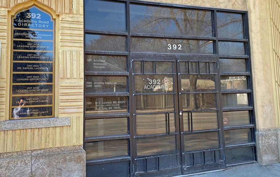 392 Academy Rd, Winnipeg, MB for lease - Building Photo - Image 2 of 7