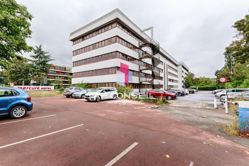 Office in Le Chesnay-Rocquencourt for lease Building Photo- Image 1 of 7