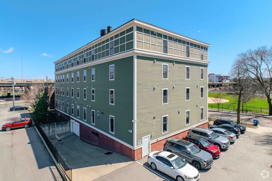 100 Fellsway W, Somerville, MA for lease - Building Photo - Image 2 of 4