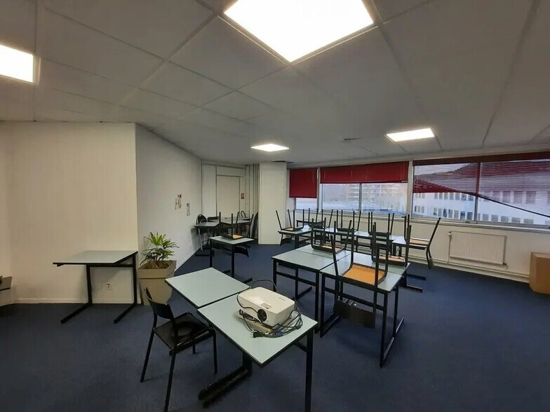 Office in Rouen for lease - Interior Photo - Image 3 of 11