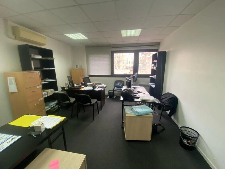 Office in Marseille for lease - Interior Photo - Image 3 of 5